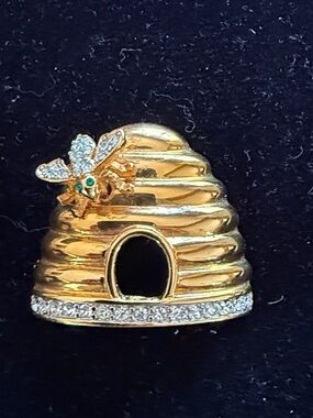 Joan Rivers Vintage Gold Plated Bee Hive Brooch Pin